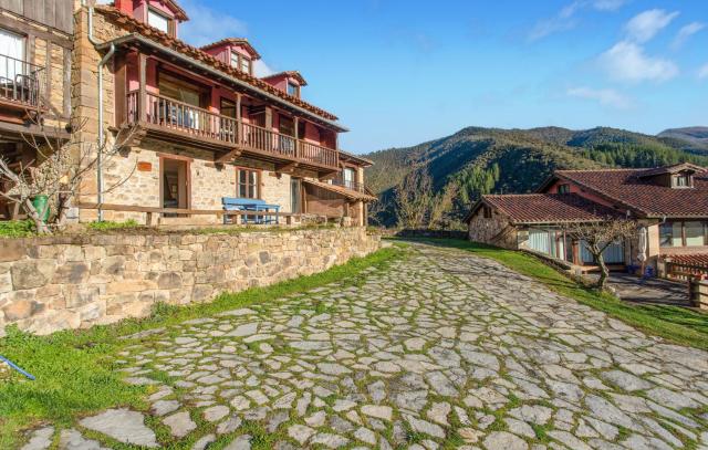 Nice Home In Cabezon De Liebana With Kitchen