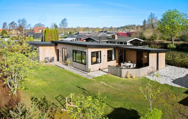 Awesome Home In Børkop With Kitchen