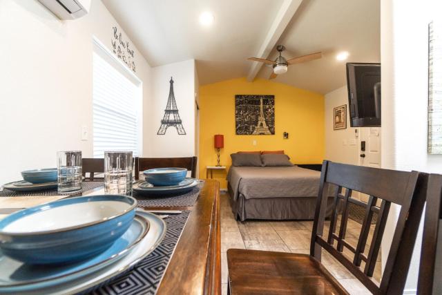 Tiny Paris El Paso, Quiet, Detached, Full Kitchen, Near I10