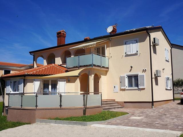 Apartments with a parking space Buzinija, Novigrad - 22057