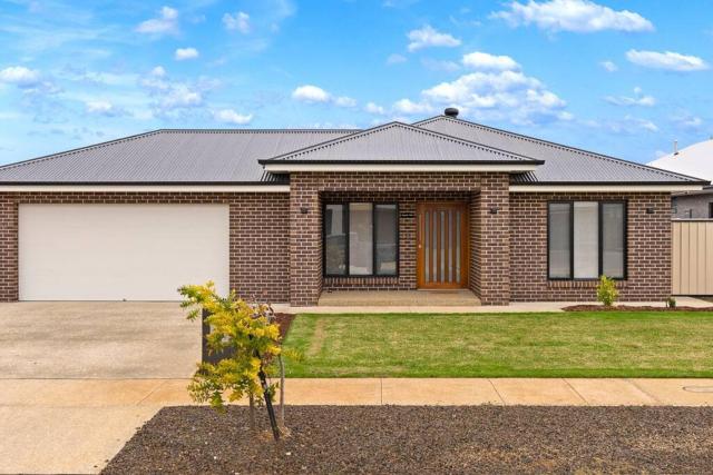 Popular Luxury Villa Kialla Shepparton