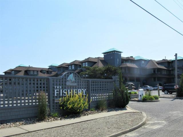 Fishery Condo With Ocean Views, 3 Bedrooms And 2 Baths And Lifeguarded Pool,