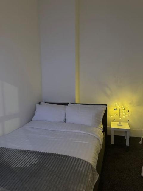 Room 2 • Double Bed in London King’s Cross