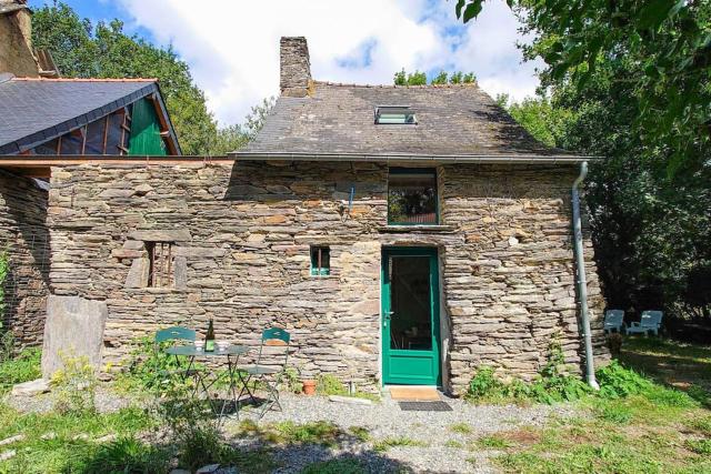 Longère tinyhouse avec son jardin-forêt