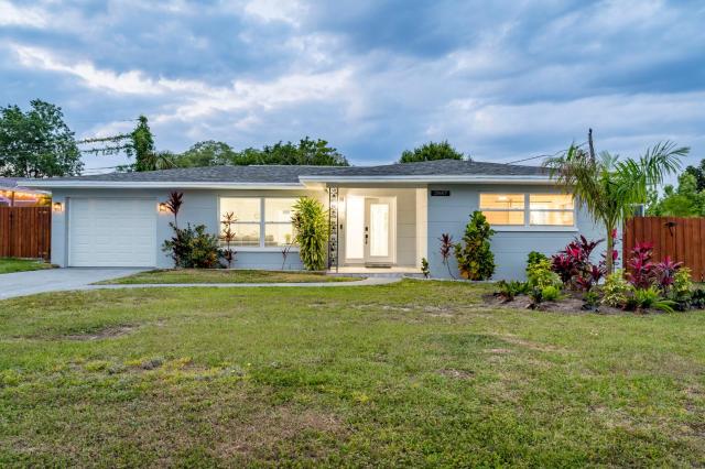 Amazing Heated SaltWater Pool/Spa Home in Paradise