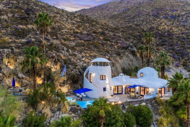 Santorini House Panoramic Palm Springs Views