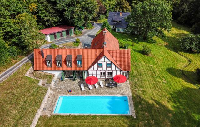 Amazing Home In Eiterfeld With Wifi