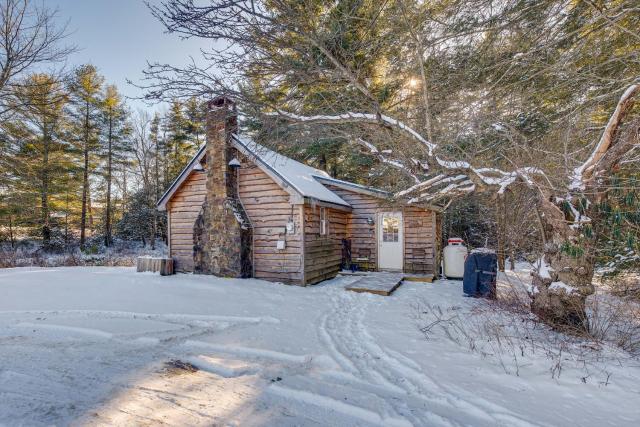 Cozy Blakeslee Cabin, 7 Mi to Jack Frost Ski Area!