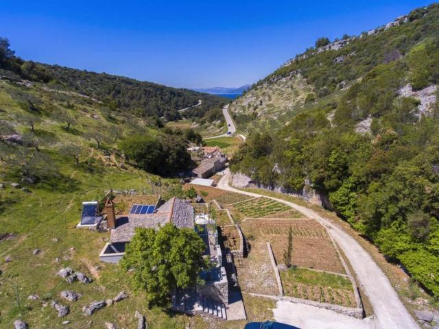 Secluded holiday house Postira, Brac - 22199