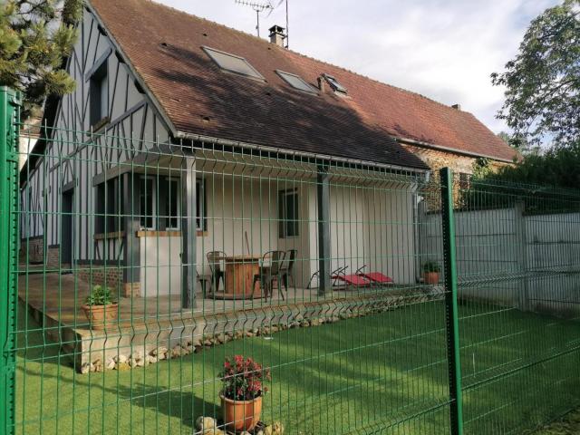 Gîte familial tout confort avec jardin privé, proche de Beauvais, animaux acceptés - FR-1-526-46