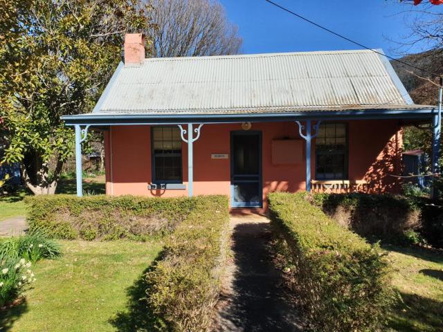 Redruth - 2 bedroom cottage situated in wandiligong