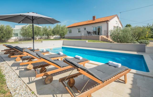 Villa Viktoria near Poreč for 6 people with play room & private pool