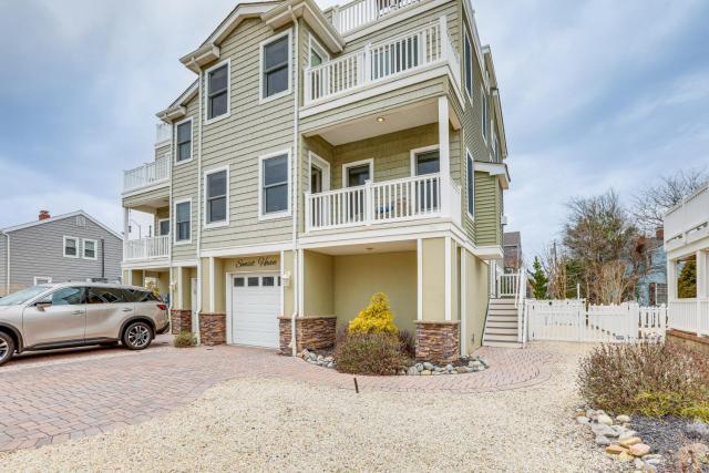 Long Beach Island Townhome with Rooftop Deck!