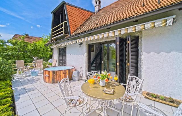 Cozy Home In Donji Zvecaj With Kitchen