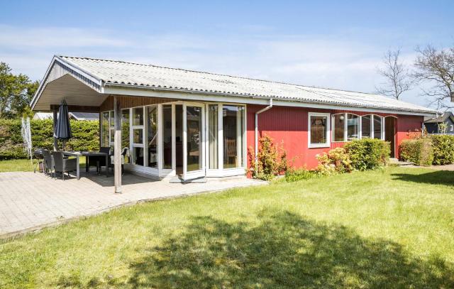 Beautiful Home In Middelfart With Wifi