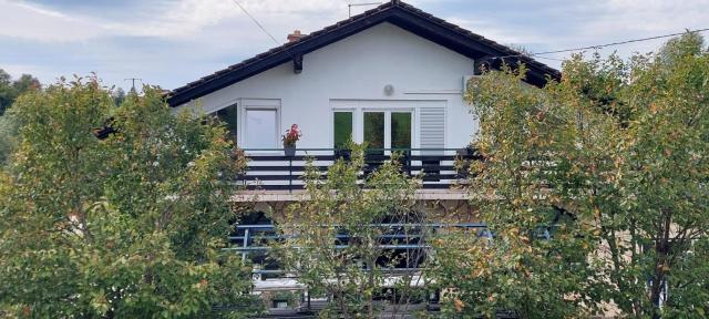 Apartments with a parking space Duga Resa, Karlovac - 22147