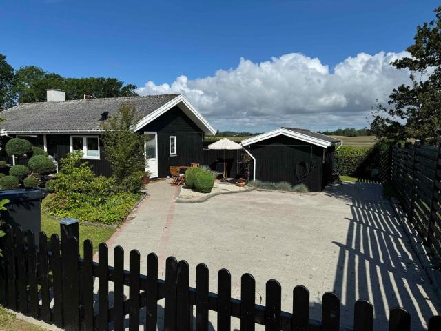 Beautiful Summer House For 8 People And 2 Dogs