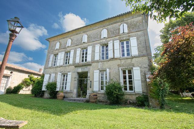 Chambres d'Hôtes dans une maison de Maître à 5 min du centre de Nérac