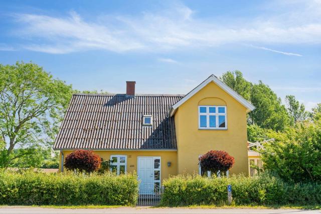 Beautiful Yellow Country Villa By The Water