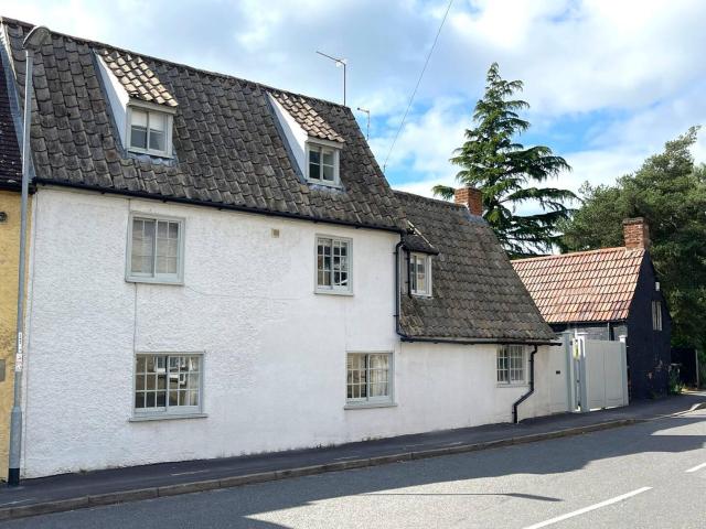 Elegant Oak Beamed House In Pretty Village