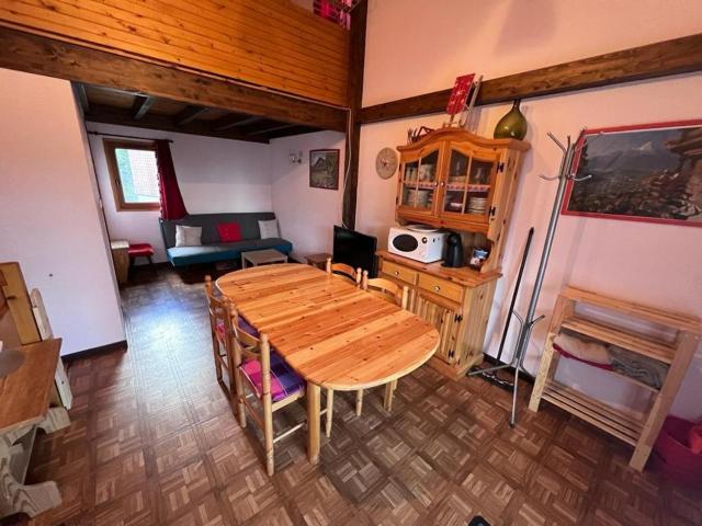 Chalet Mitoyen au Cœur des Angles, Proche Pistes et Commerces, 2 Ch, Mezzanine, Balcon - FR-1-593-98