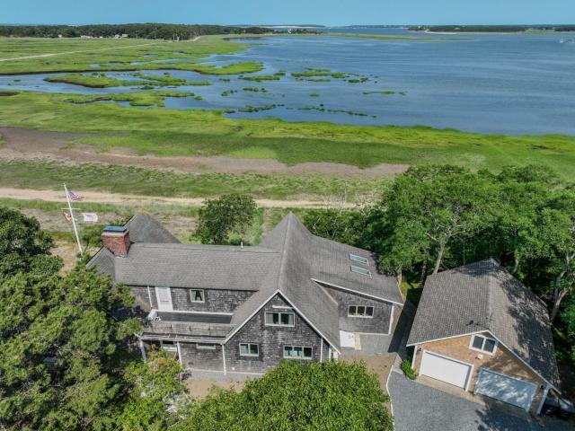 Gorgeous Home near Picturesque Lt Island