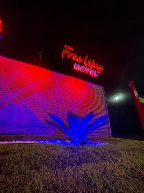 Free Way Motel