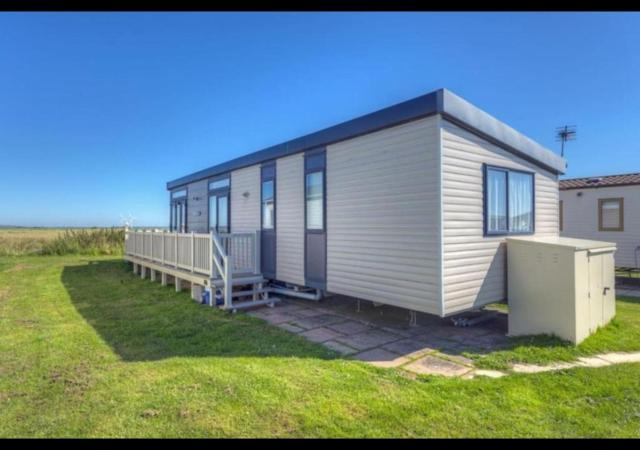 MP502 - Camber Sands Holiday Park - Sleeps 6 - Small Dog - Gated Decking - Amazing Marsh Views