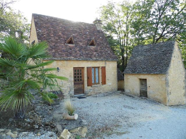 Maison isolée avec jardin à 1 km du centre de Sarlat, idéal pour visites et activités de plein air - FR-1-616-340