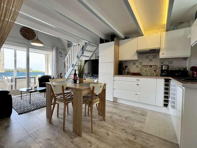 Duplex rénové avec vue mer, balcon, parking et proximité du port à Saint-Pierre d'Oléron - FR-1-246A-294