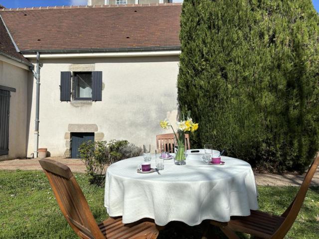 Gîte confort au cœur de l'Allier : randonnées, canoë, pêche, vignoble, terrasse, tout inclus - FR-1-489-512