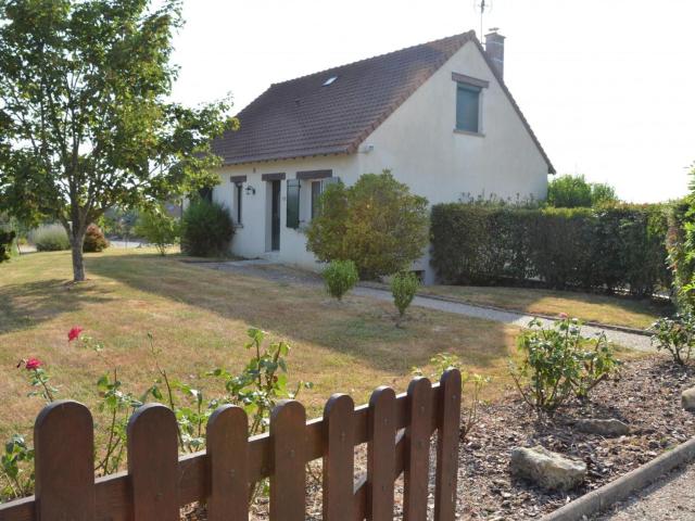 Maison spacieuse avec jardin, terrasse, et équipements de loisirs à Pouillé - FR-1-491-346