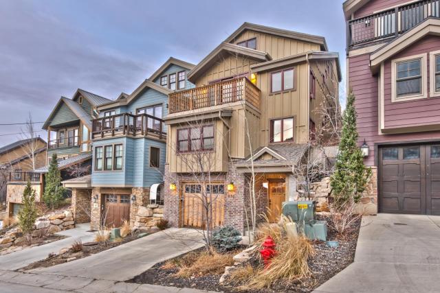 Enjoy a Luxury Living Space , High-End Features & Amenities at Park City Mountainside Manor