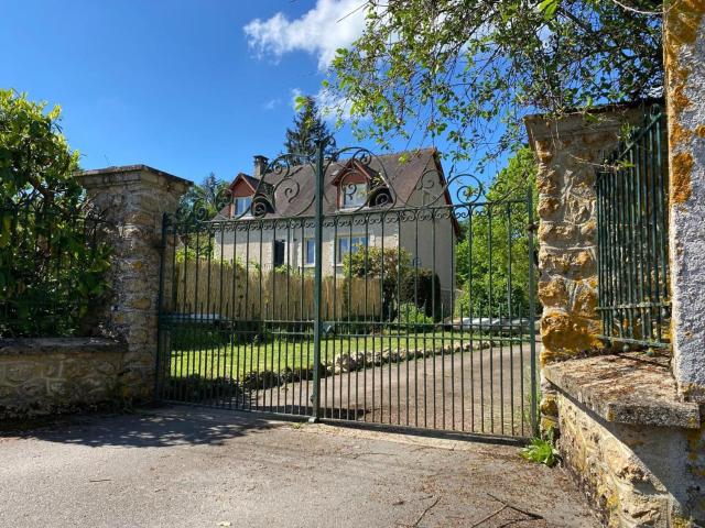 Grande Maison en Bord de l'Eau avec Jardin - 6 Chambres, Proche Commerces - FR-1-410-442