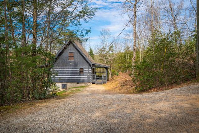 Trail Head by Stony Brook Cabins