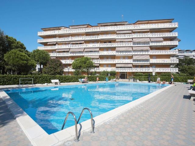 Pleasant apartment with shared pool