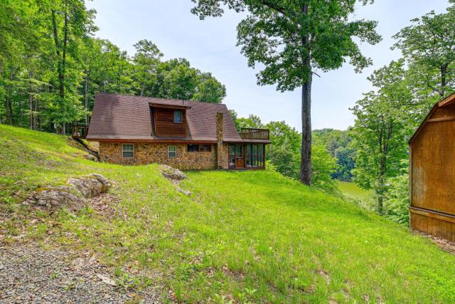 Peaceful South Holston Lake Cabin with Dock and Deck!