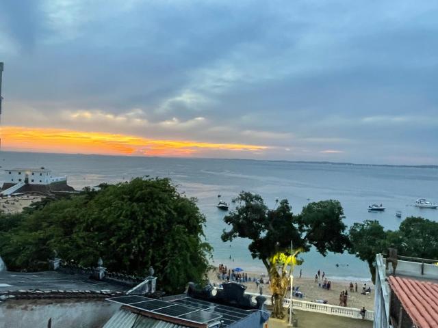 Estúdios com ventilador a 2 minutos da praia