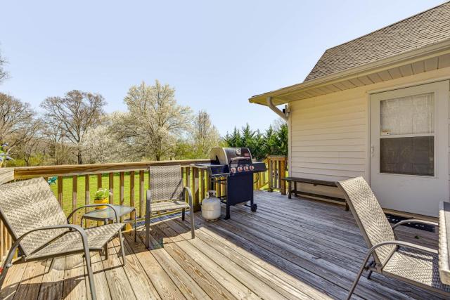 The Farmhouse in Fort Lawn with Fire Pit and Deck!