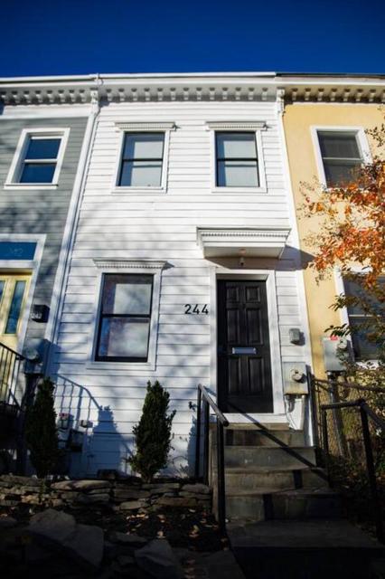 Entire rowhouse in Capitol Hill with free parking