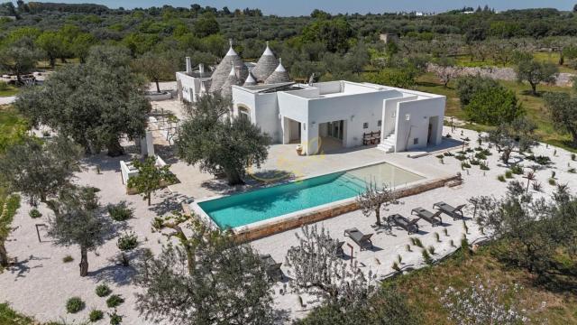 TD Marlù Luxury Trulli Experience with Stunning Pool