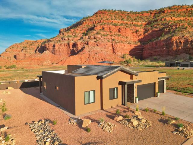 Kanab Villa Oasis New luxury home in upscale neighborhood with rooftop deck