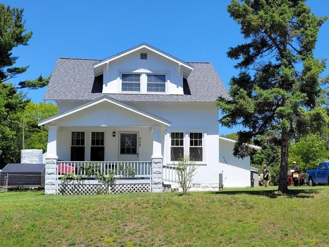 Oscoda Hilltop Haven - Great Location Near Beach!