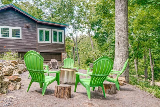 Cozy Steelville Retreat River and Trail Access!