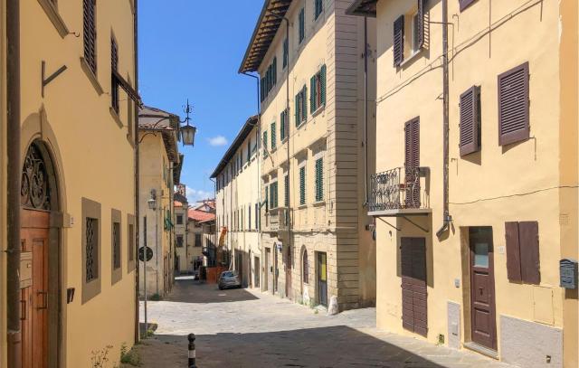 2 Bedroom Nice Apartment In Arezzo