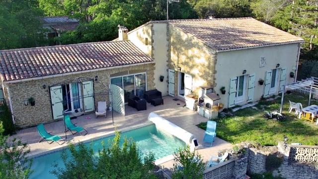 Maison provençale dans un cadre bucolique