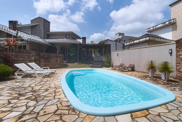 Casa com churrasq, piscina e Wi-Fi em Criciuma SC