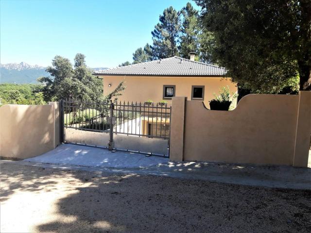 Maison entre les montagnes à Levie