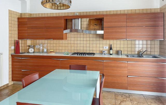 2 Bedroom Amazing Apartment In Marina Di Ginosa