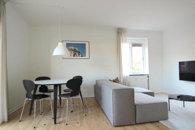 Great 2-bed wbalcony in Charlottenlund